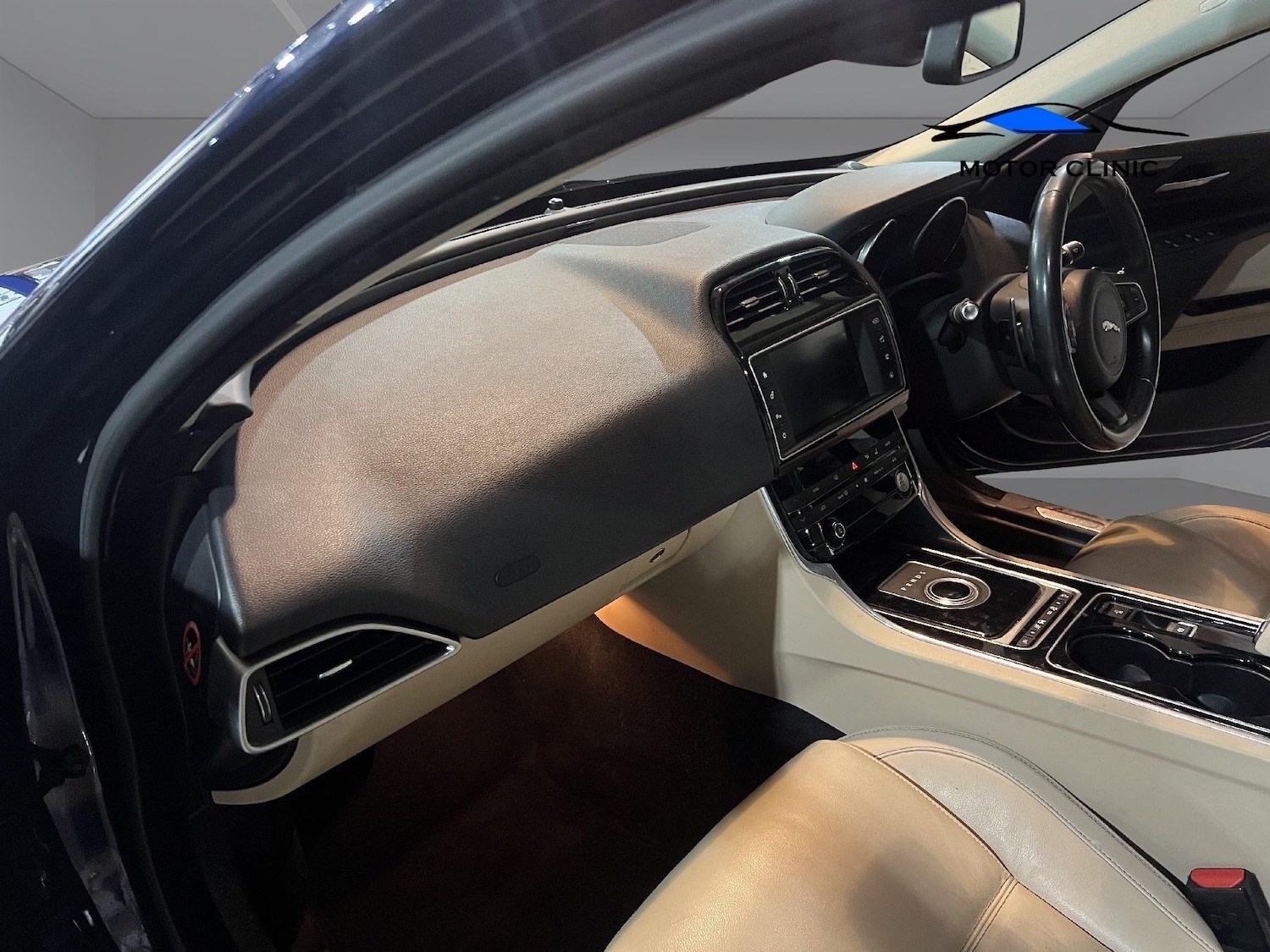 Used Jaguar XE 2016 for sale - 77214732: Photo 11