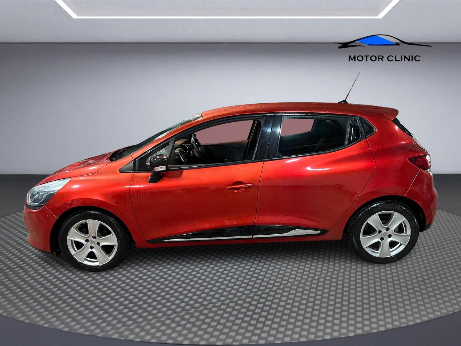 Used Renault Clio 2013 for sale - 76305878: Photo 2