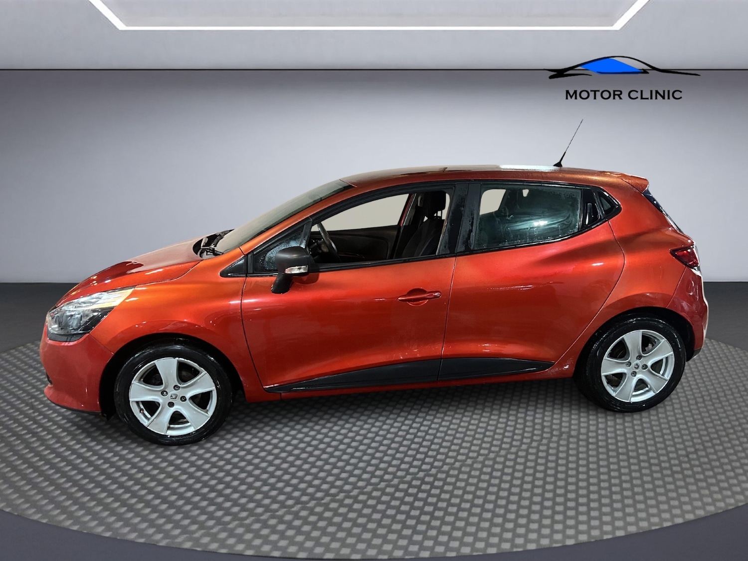 Used Renault Clio 2015 for sale - 76442513: Photo 2