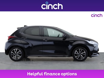 Used Toyota Yaris 2021 for sale - 76242003: Photo 2