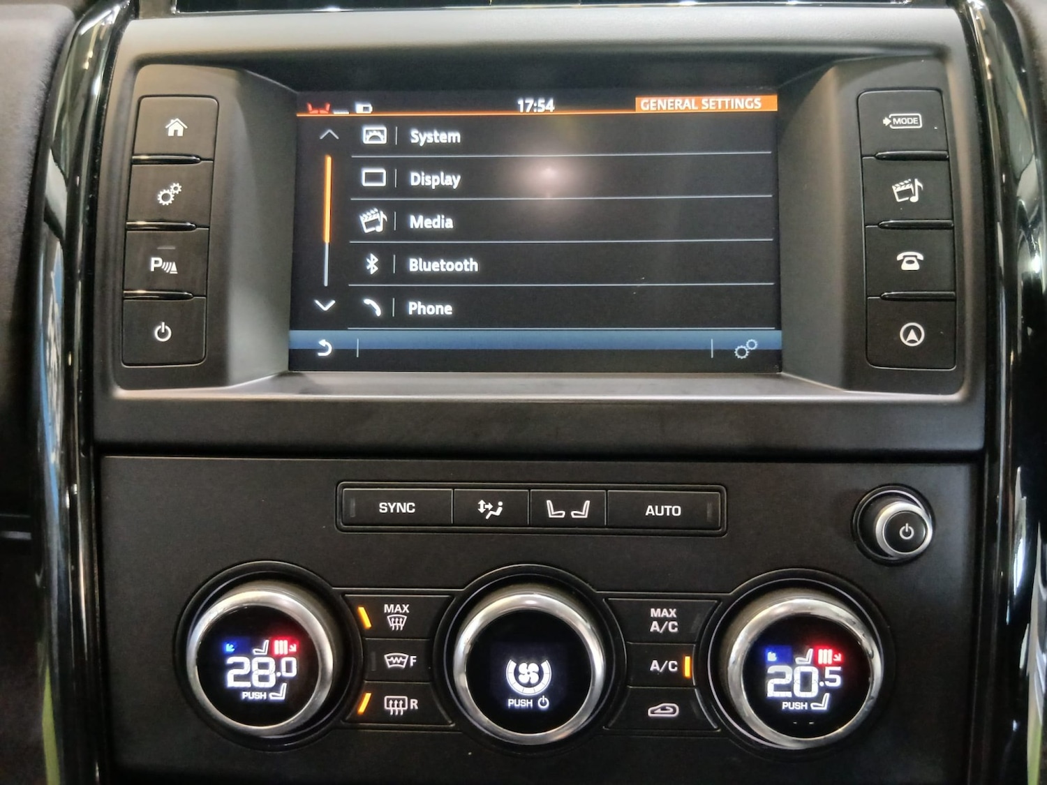 Used Land Rover Discovery 2017 for sale - 78176094: Photo 16