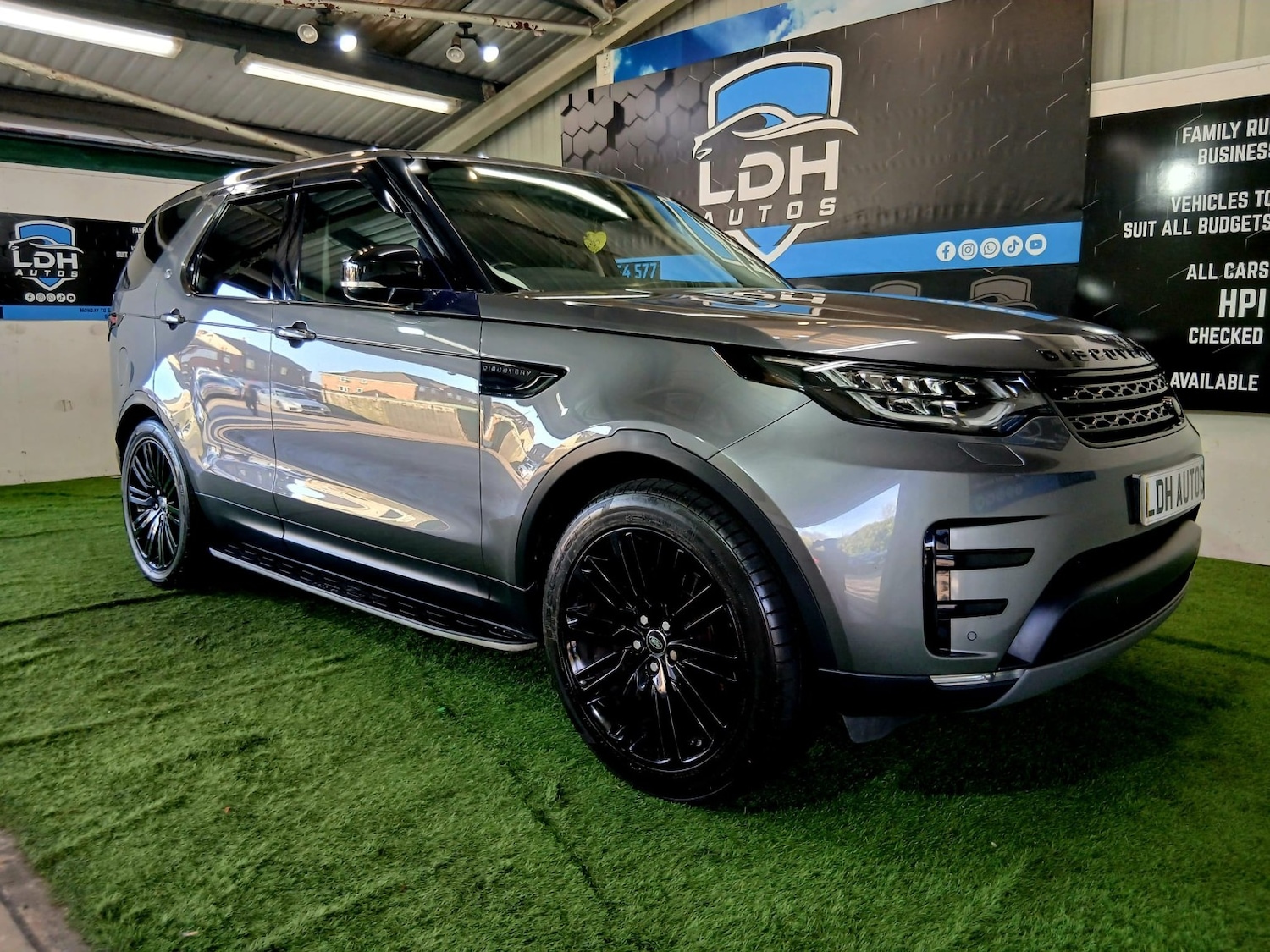 Used Land Rover Discovery 2017 for sale - 78176094: Photo 2