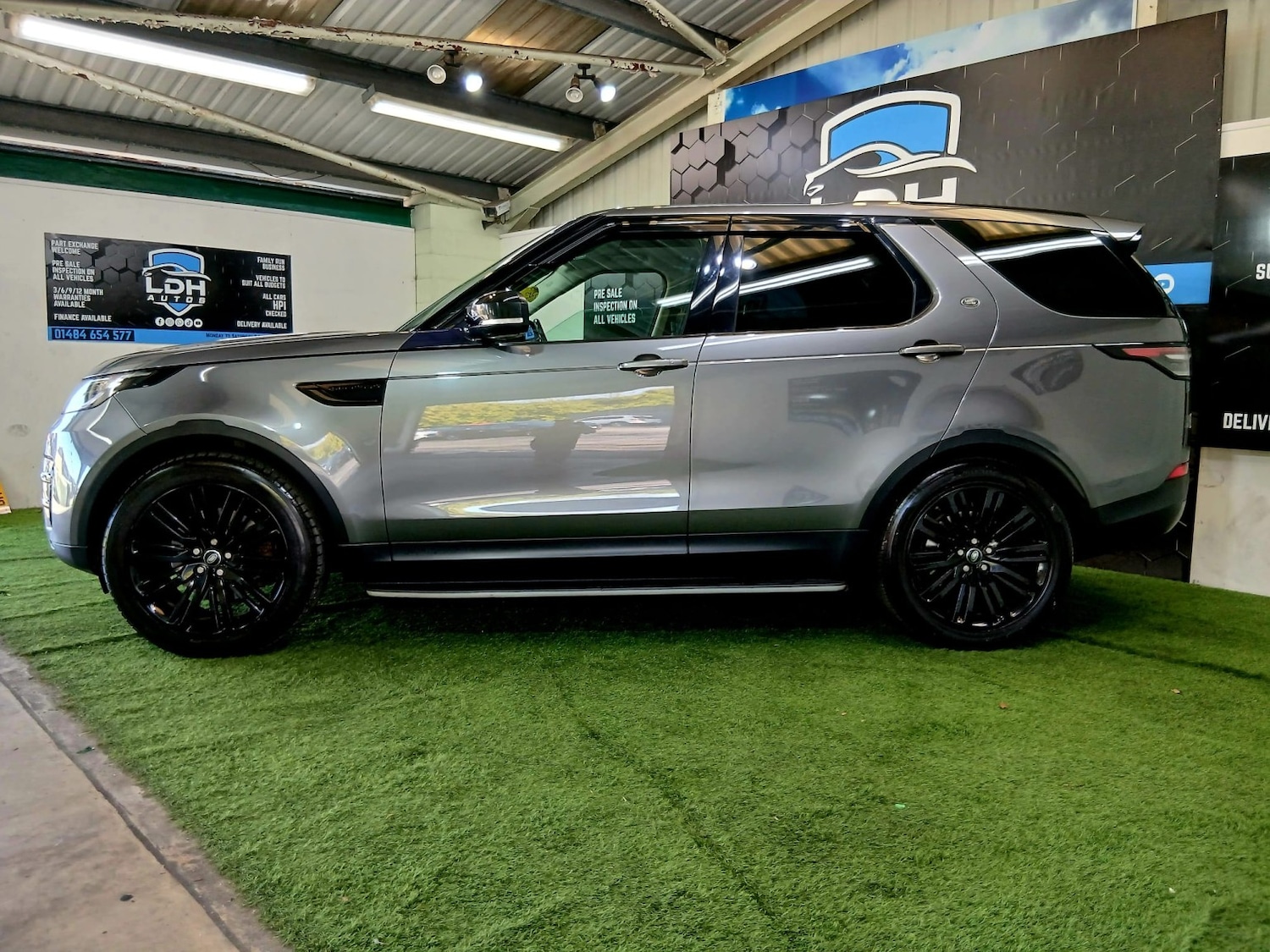 Used Land Rover Discovery 2017 for sale - 78176094: Photo 4