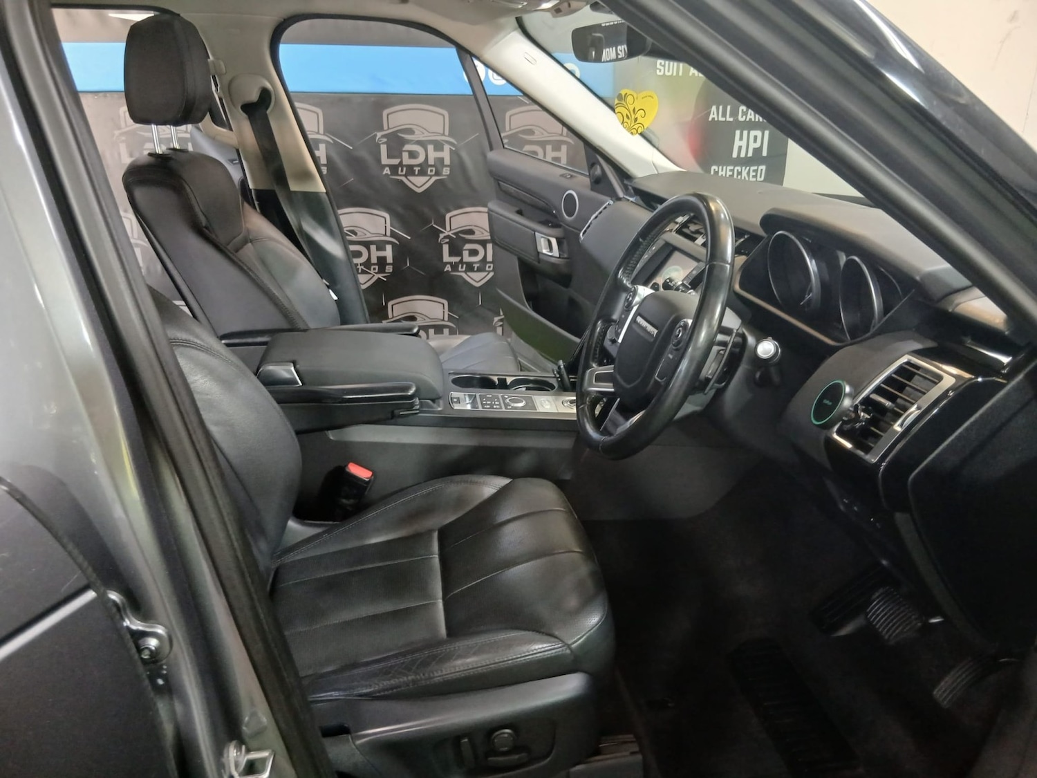 Used Land Rover Discovery 2017 for sale - 78176094: Photo 5