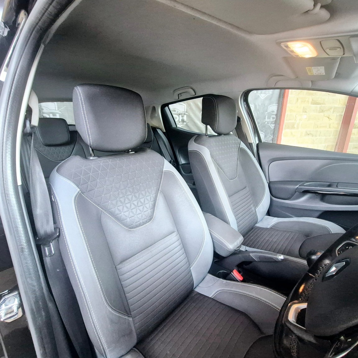 Used Renault Clio 2016 for sale - 76559928: Photo 11