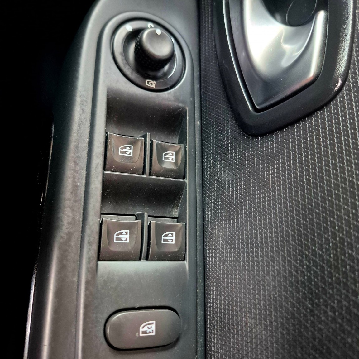 Used Renault Clio 2016 for sale - 76559928: Photo 17