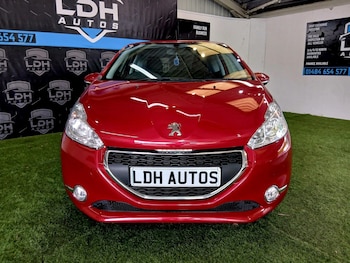 Used Peugeot 208 2014 for sale - 78121573: Photo