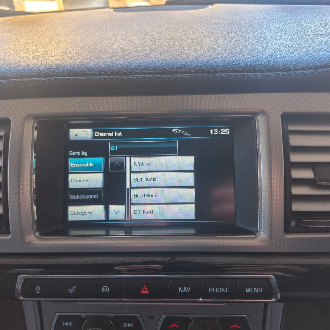 Used Jaguar XF 2012 for sale - 76455439: Photo 15