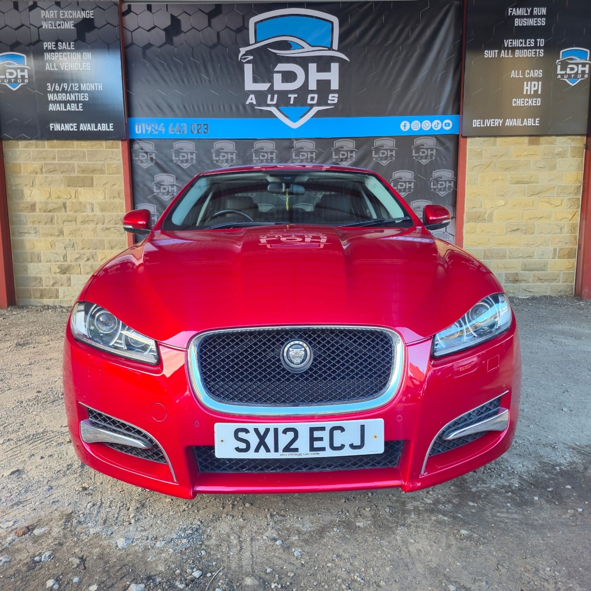 Used Jaguar XF 2012 for sale - 76455439: Photo 2