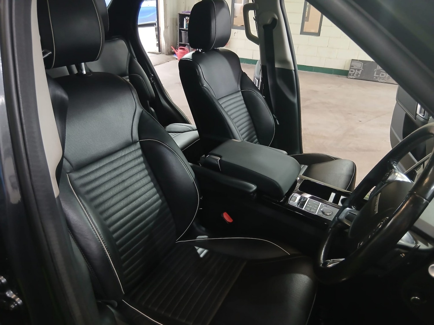 Used Land Rover Discovery 2017 for sale - 78004622: Photo 11