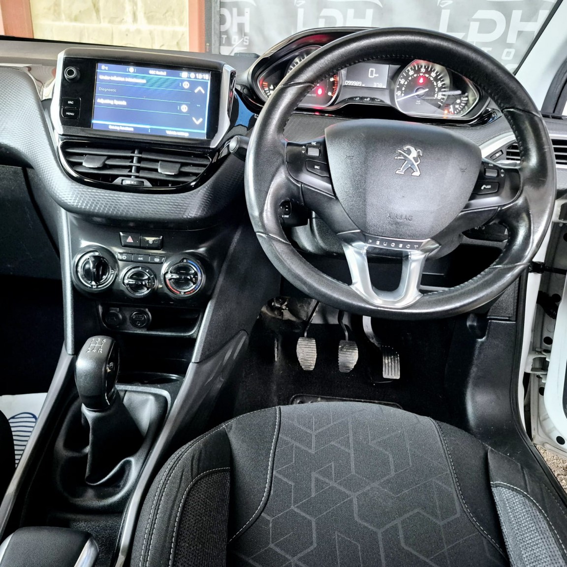 Used Peugeot 2008 2017 for sale - 76821645: Photo 8