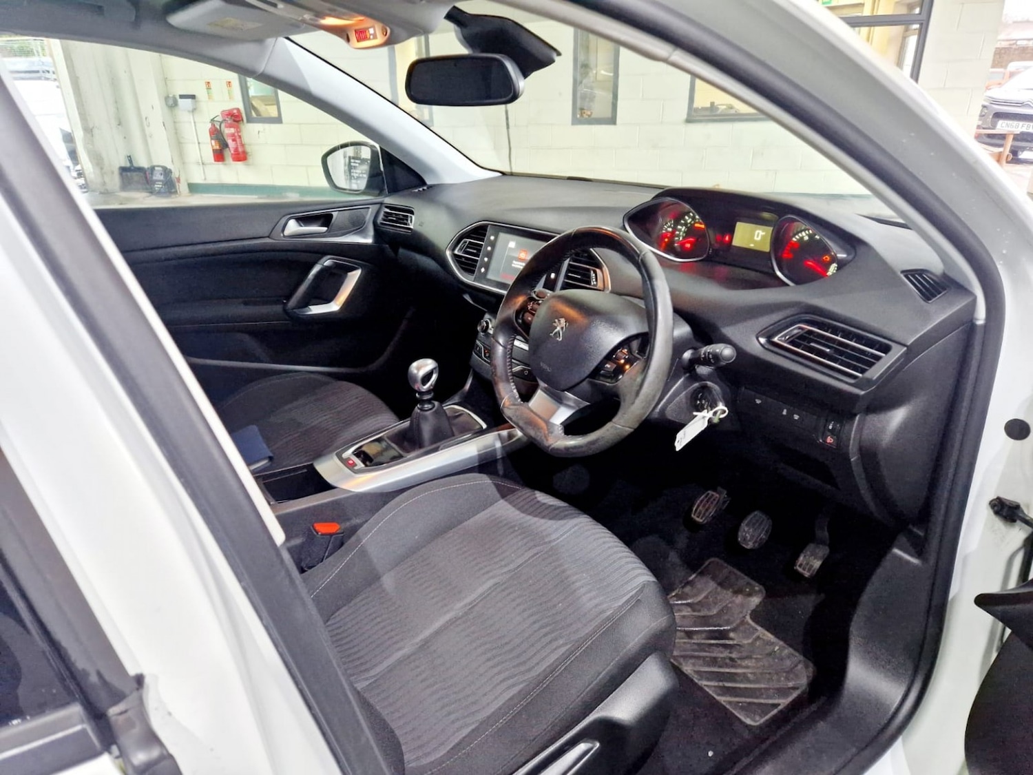 Used Peugeot 308 2015 for sale - 77162303: Photo 10