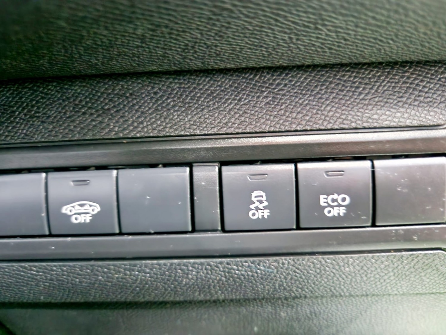 Used Peugeot 308 2015 for sale - 77162303: Photo 17