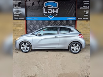 Used Peugeot 208 2013 for sale - 76769531: Photo