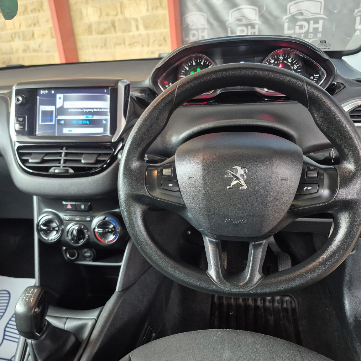 Used Peugeot 208 2013 for sale - 76769531: Photo 9