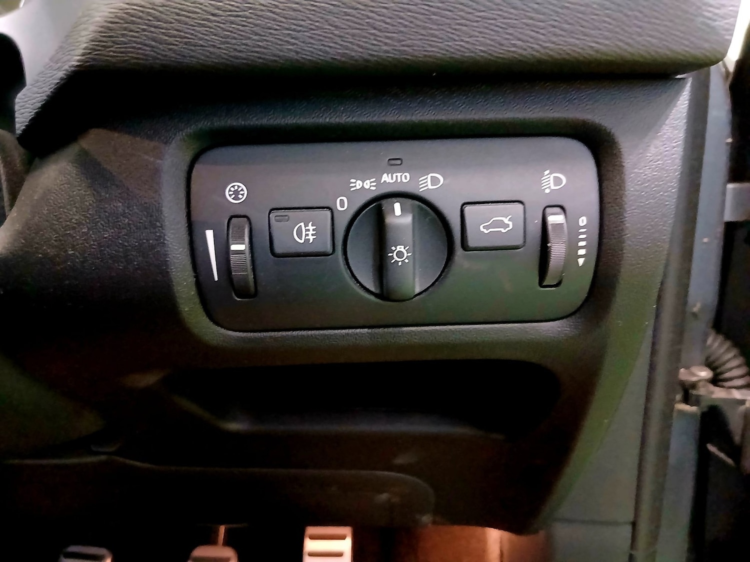 Used Volvo V40 2014 for sale - 77675731: Photo 15