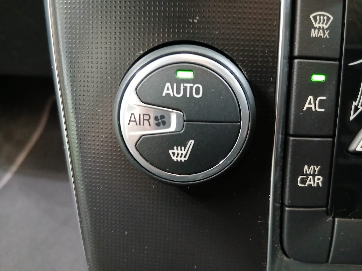 Used Volvo V40 2014 for sale - 77675731: Photo 26