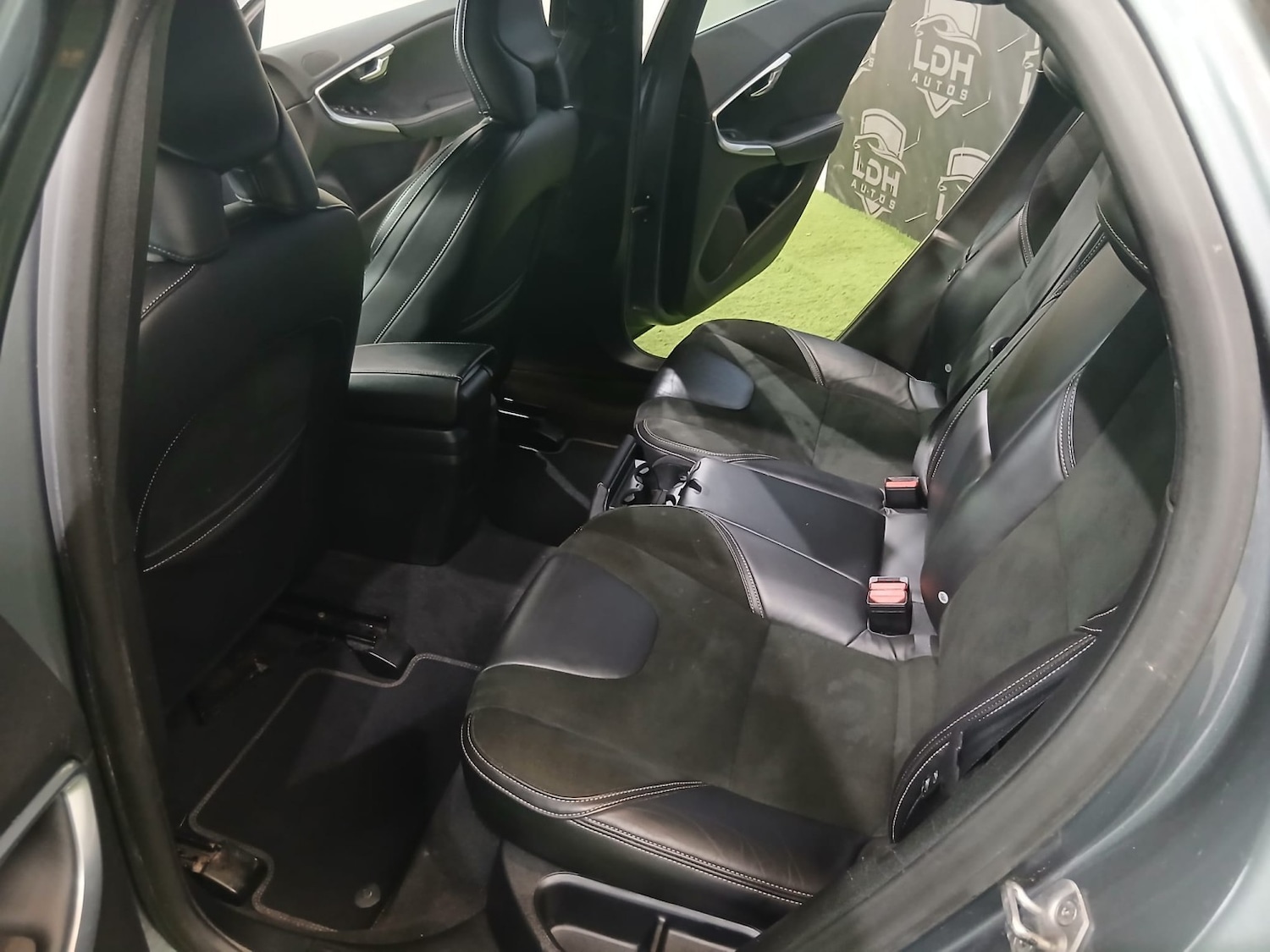 Used Volvo V40 2014 for sale - 77675731: Photo 28