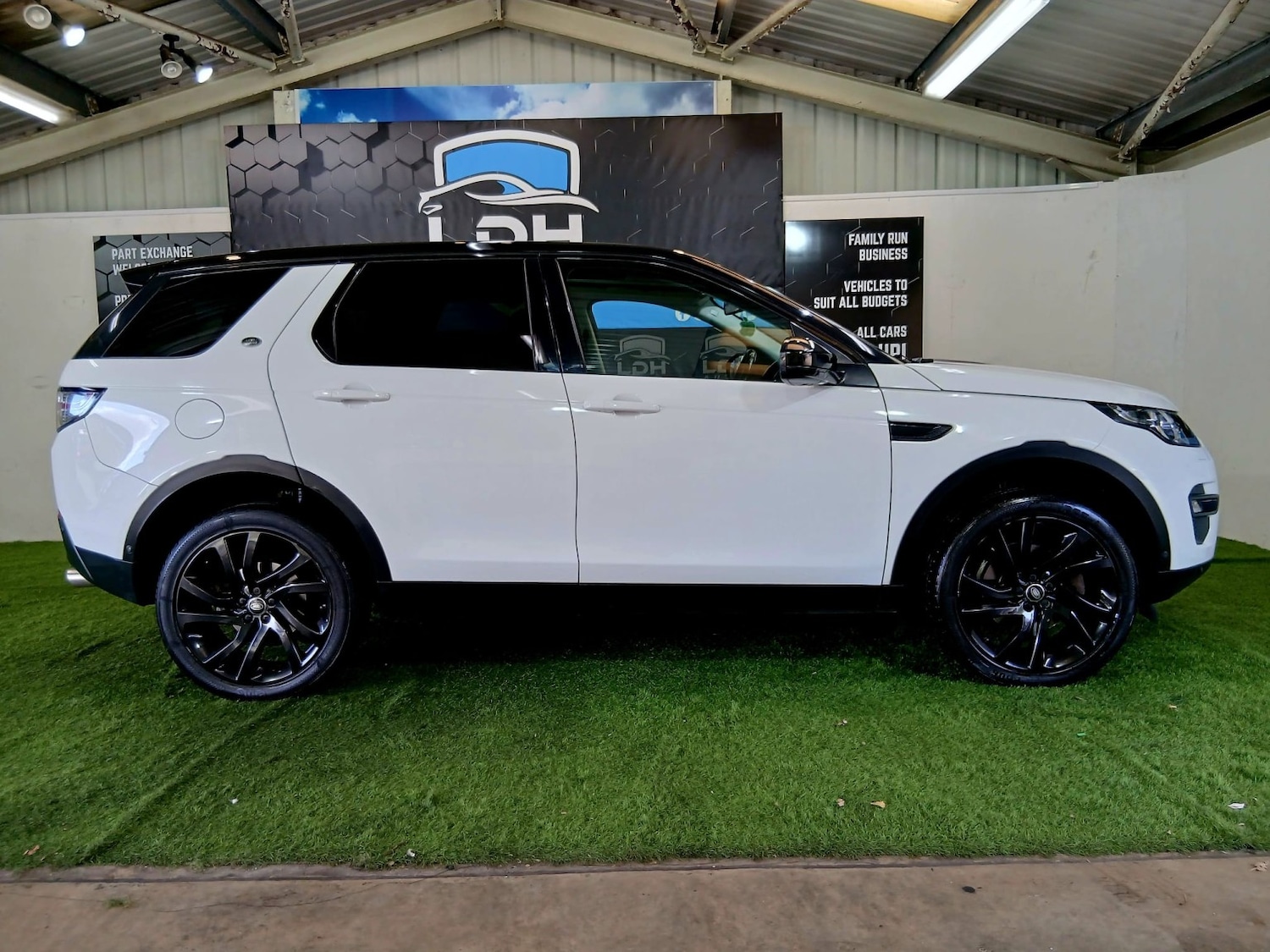 Used Land Rover Discovery Sport 2015 for sale - 78038983: Photo 4