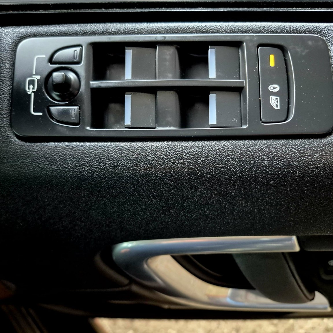 Used Land Rover Discovery Sport 2016 for sale - 76884878: Photo 16