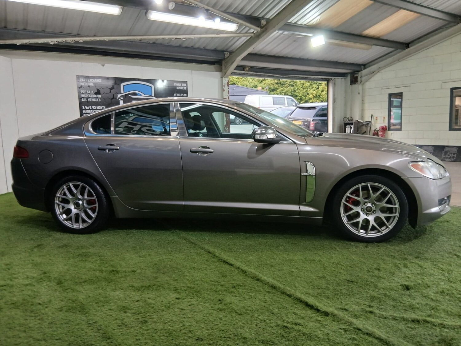 Used Jaguar XF 2009 for sale - 77968759: Photo 4