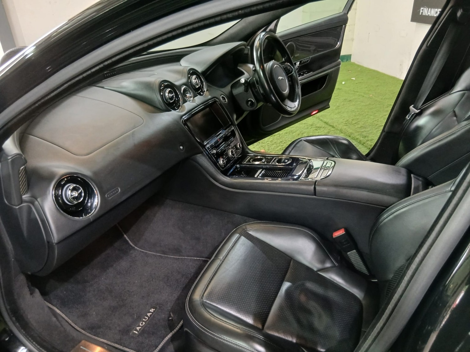 Used Jaguar XJ 2014 for sale - 77643836: Photo 11