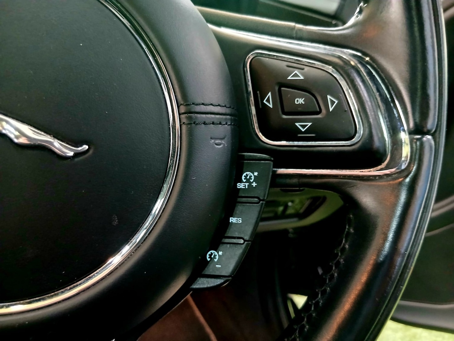 Used Jaguar XJ 2014 for sale - 77643836: Photo 15