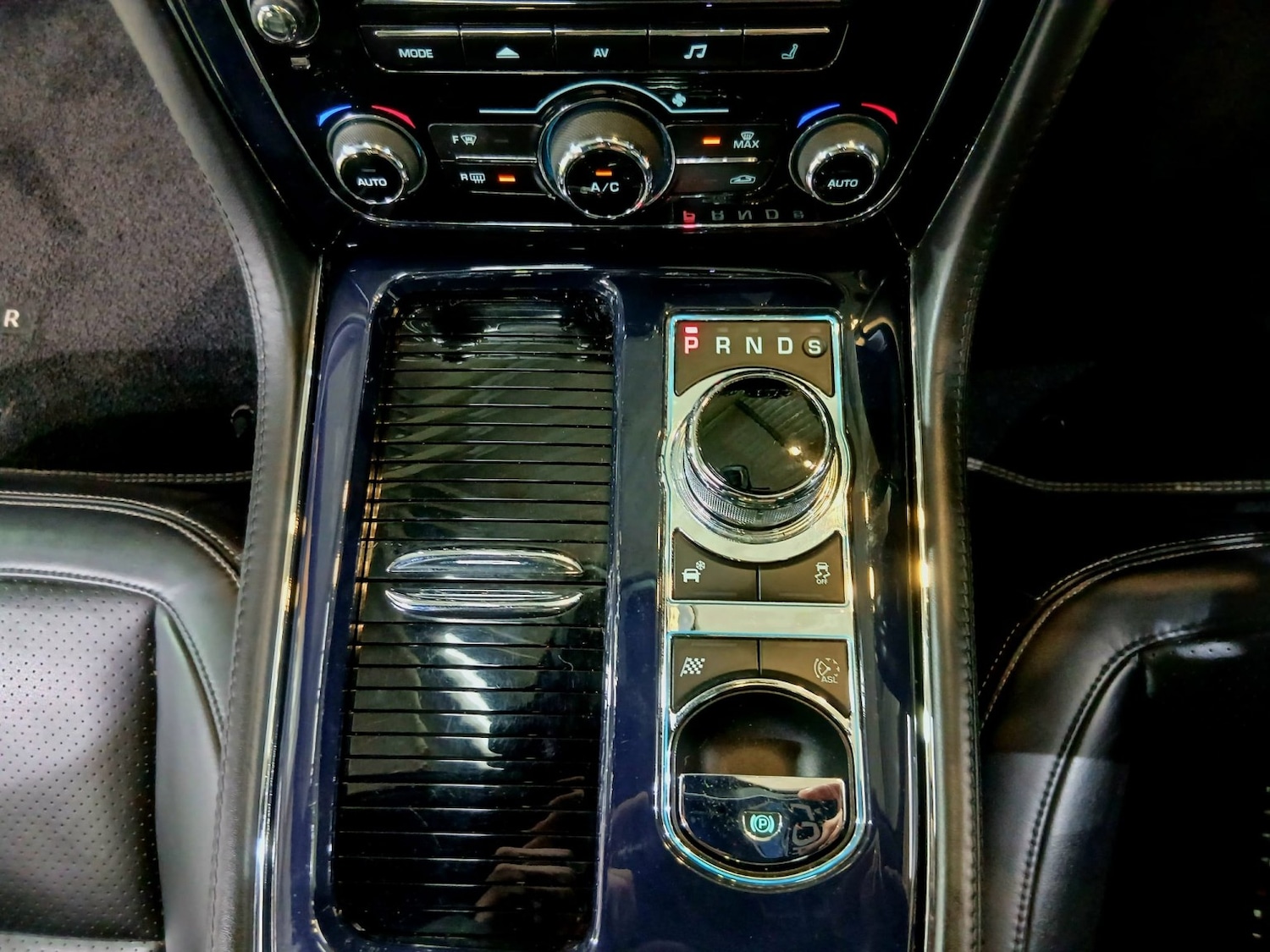 Used Jaguar XJ 2014 for sale - 77643836: Photo 41