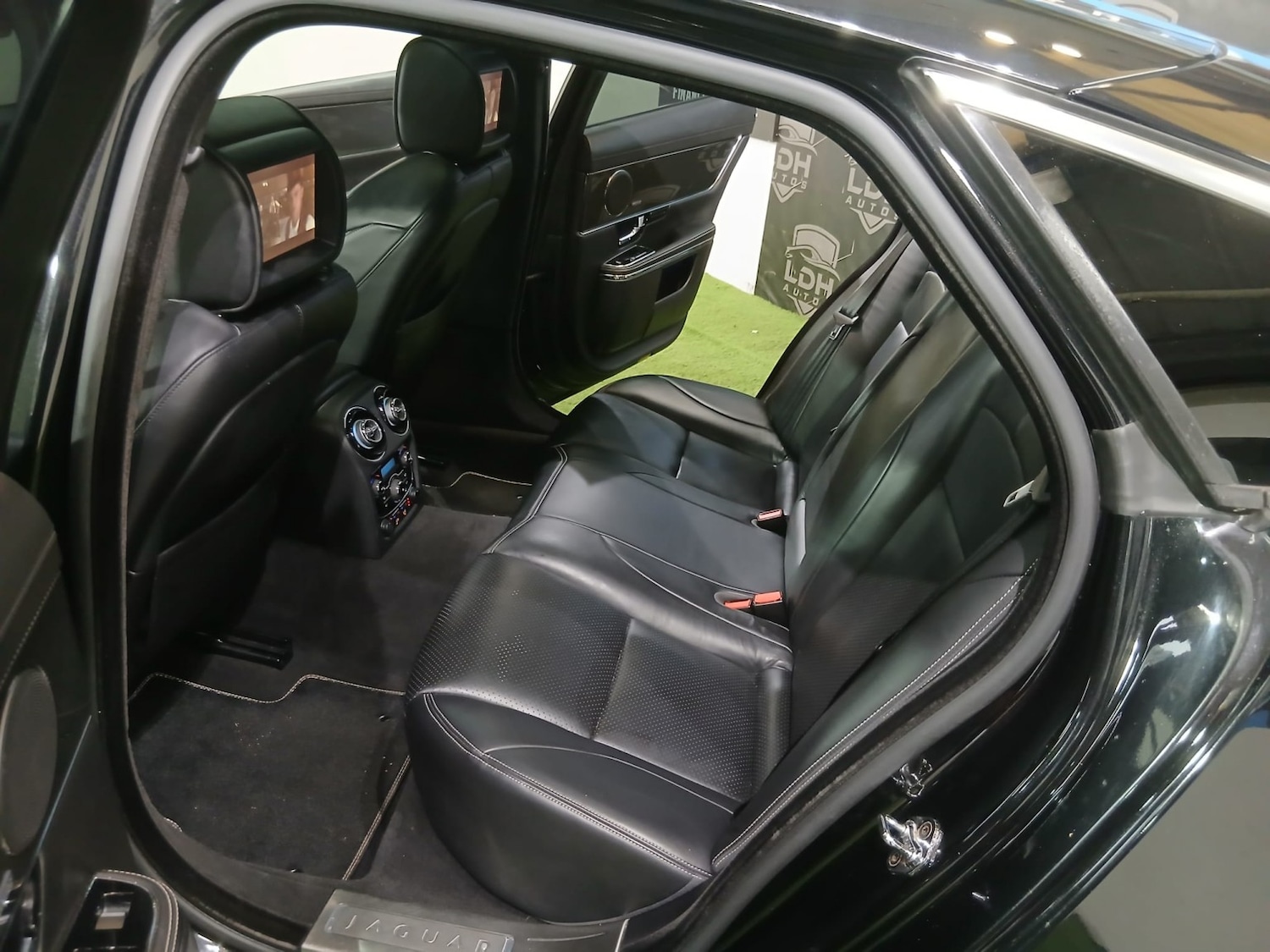 Used Jaguar XJ 2014 for sale - 77643836: Photo 44