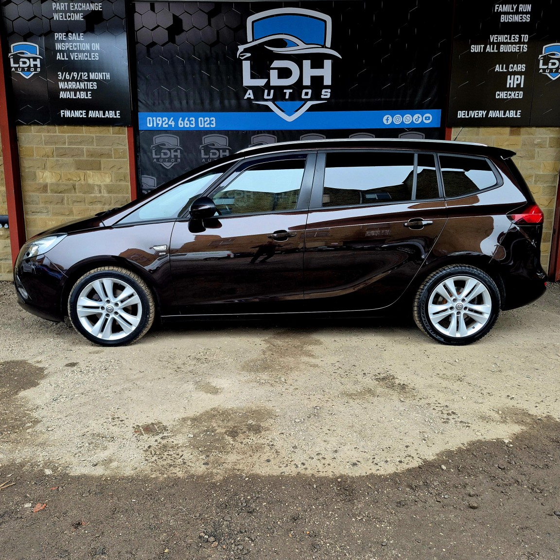 Used Vauxhall Zafira Tourer 2014 for sale - 76497376: Photo 2