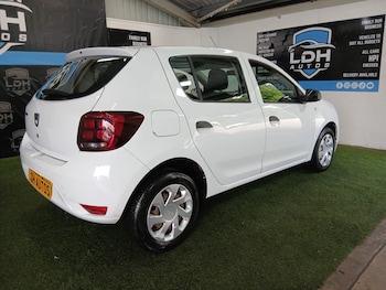Used Dacia Sandero 2018 for sale - 79593804: Photo