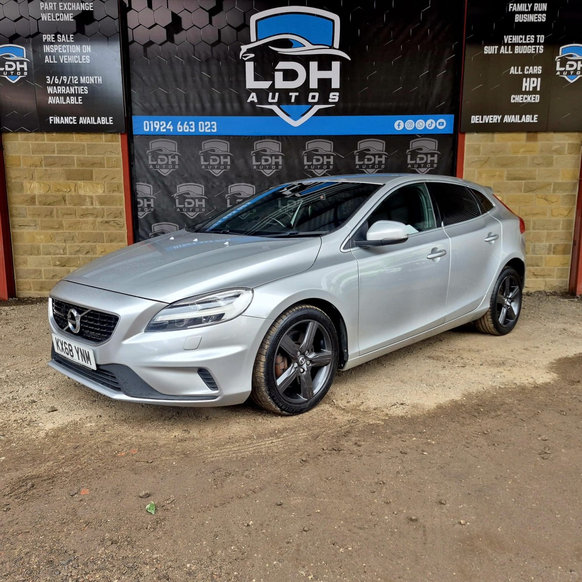 Used Volvo V40 2018 for sale - 76821639: Photo 1