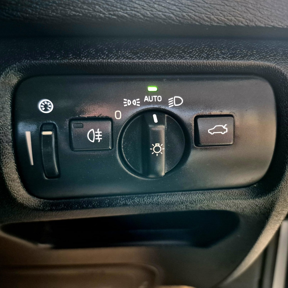 Used Volvo V40 2018 for sale - 76821639: Photo 15