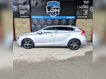 Used Volvo V40 2018 for sale - 76821639: Photo