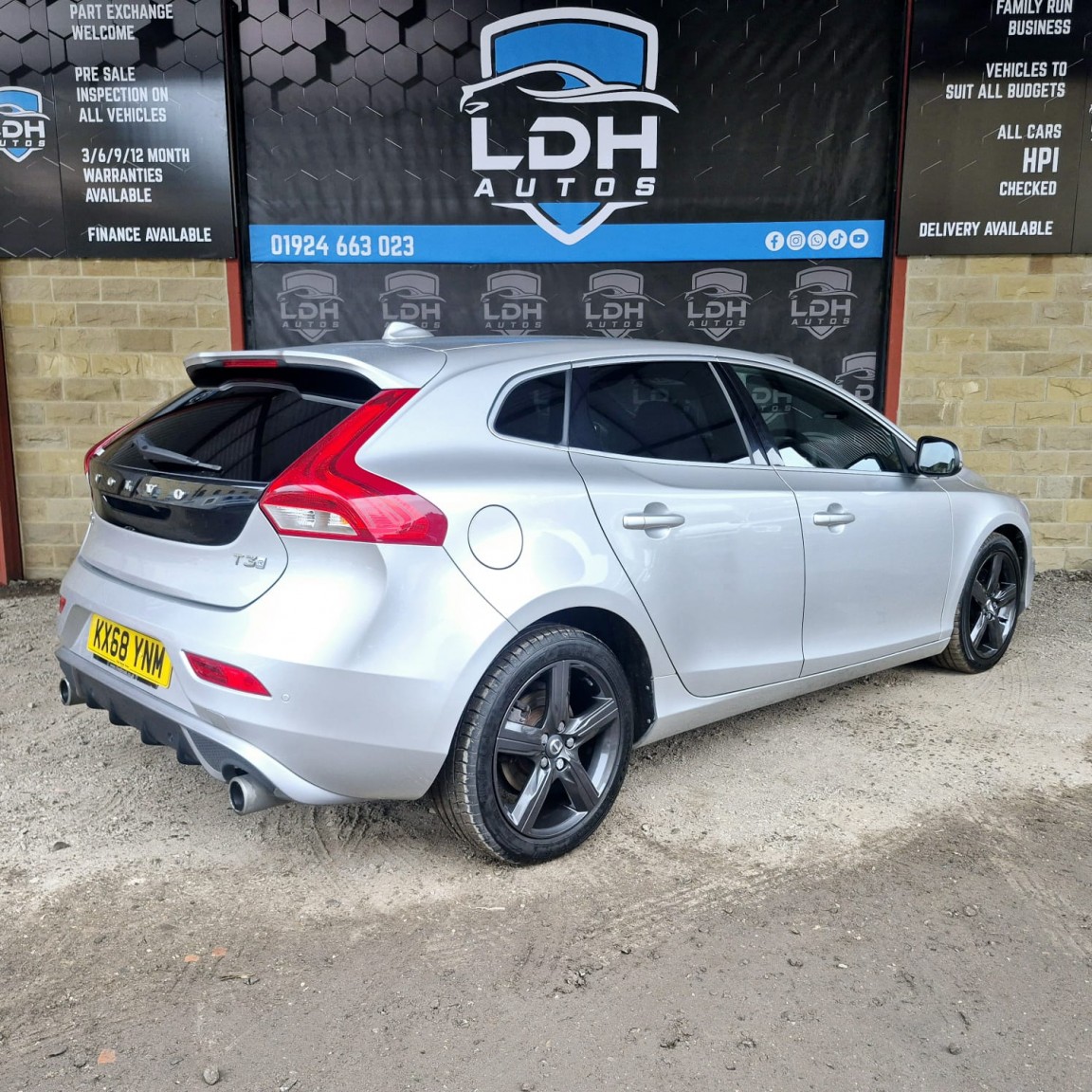 Used Volvo V40 2018 for sale - 76821639: Photo 4