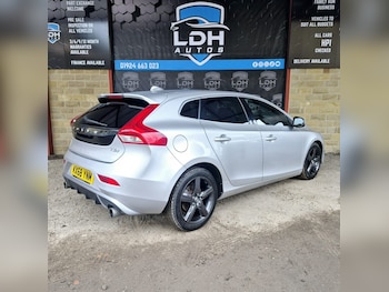 Used Volvo V40 2018 for sale - 76821639: Photo