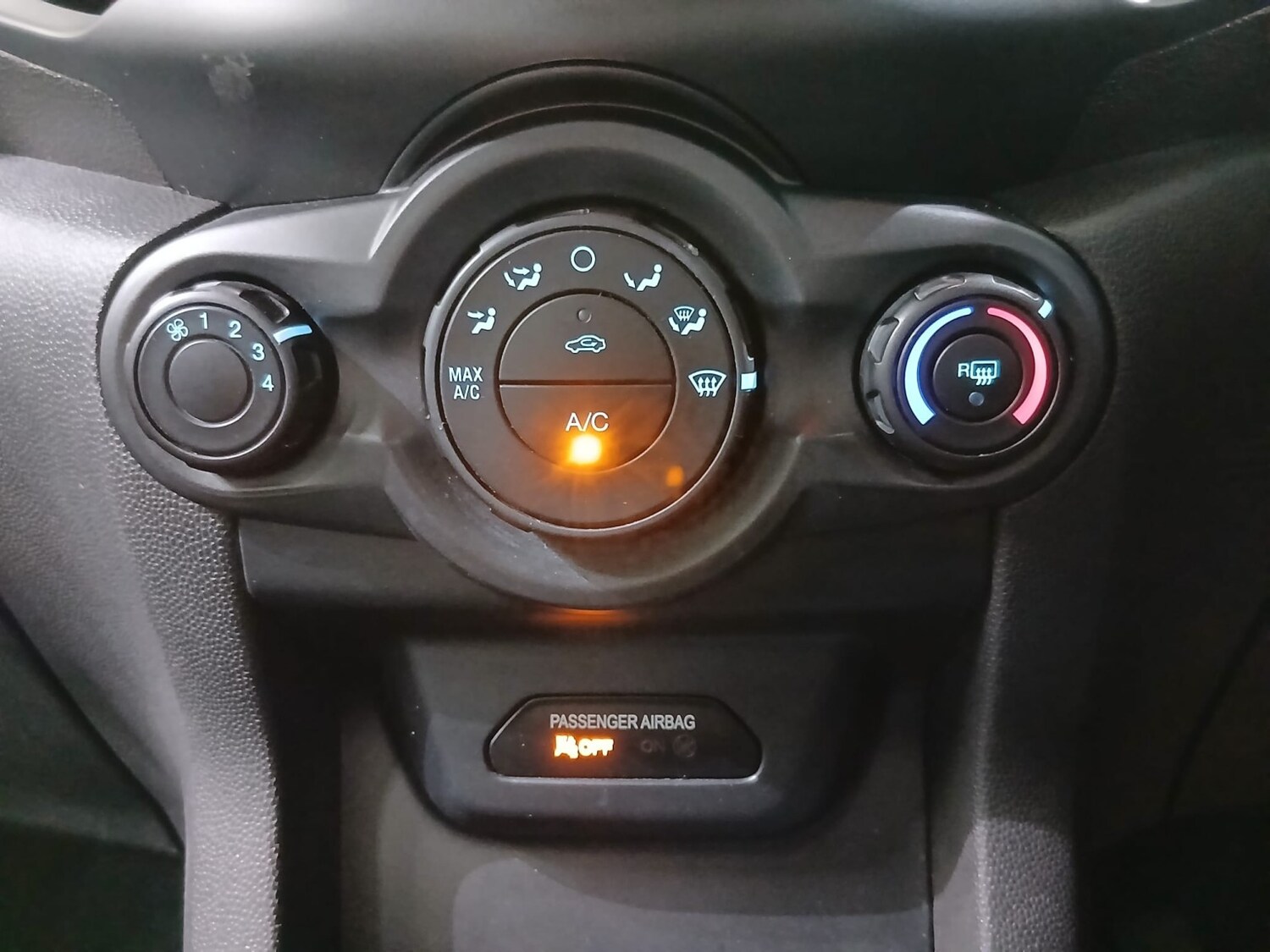 Used Ford Ecosport 2015 for sale - 77973772: Photo 24