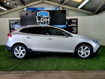 Used Volvo V40 2013 for sale - 78352878: Photo