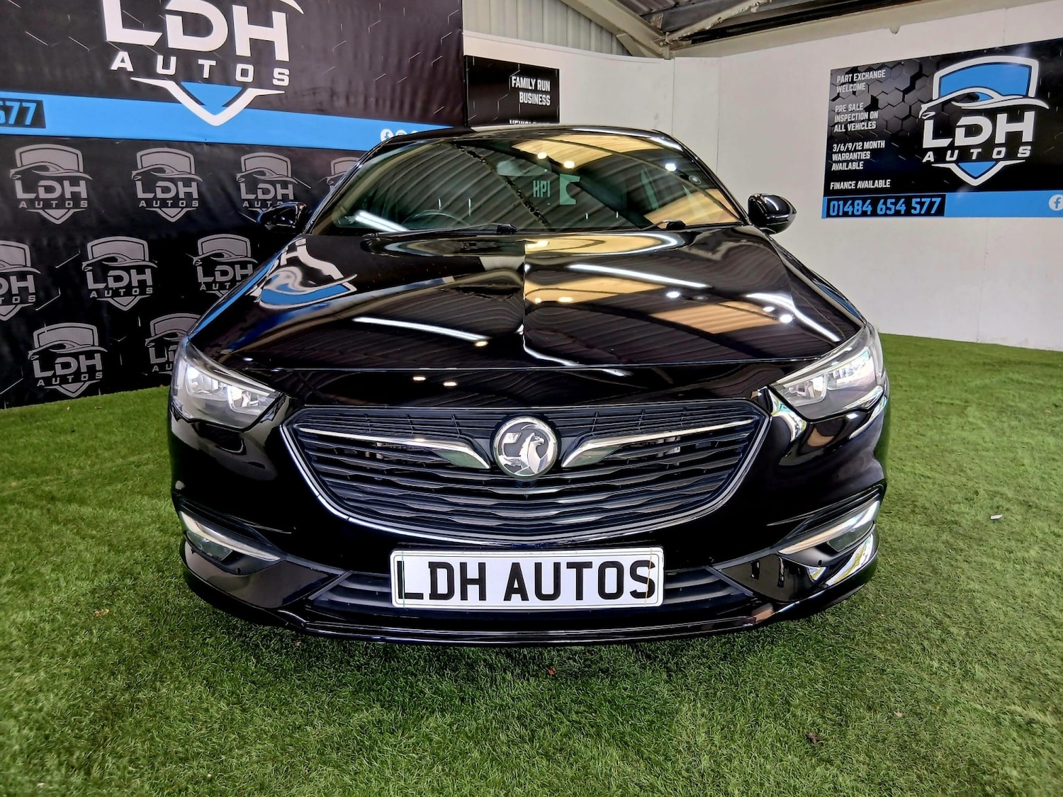 Used Vauxhall Insignia 2018 for sale - 78038895: Photo 2
