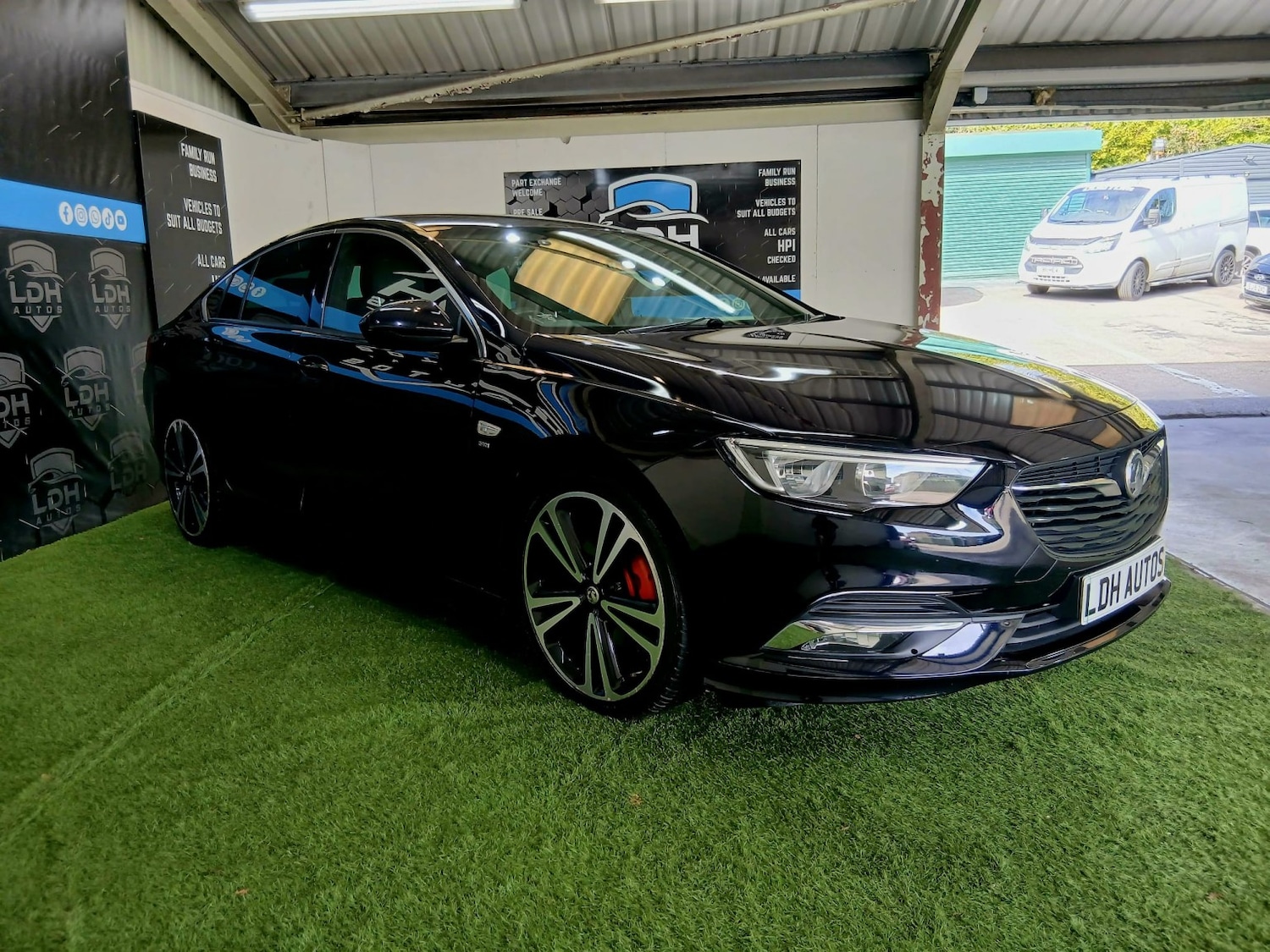 Used Vauxhall Insignia 2018 for sale - 78038895: Photo 3
