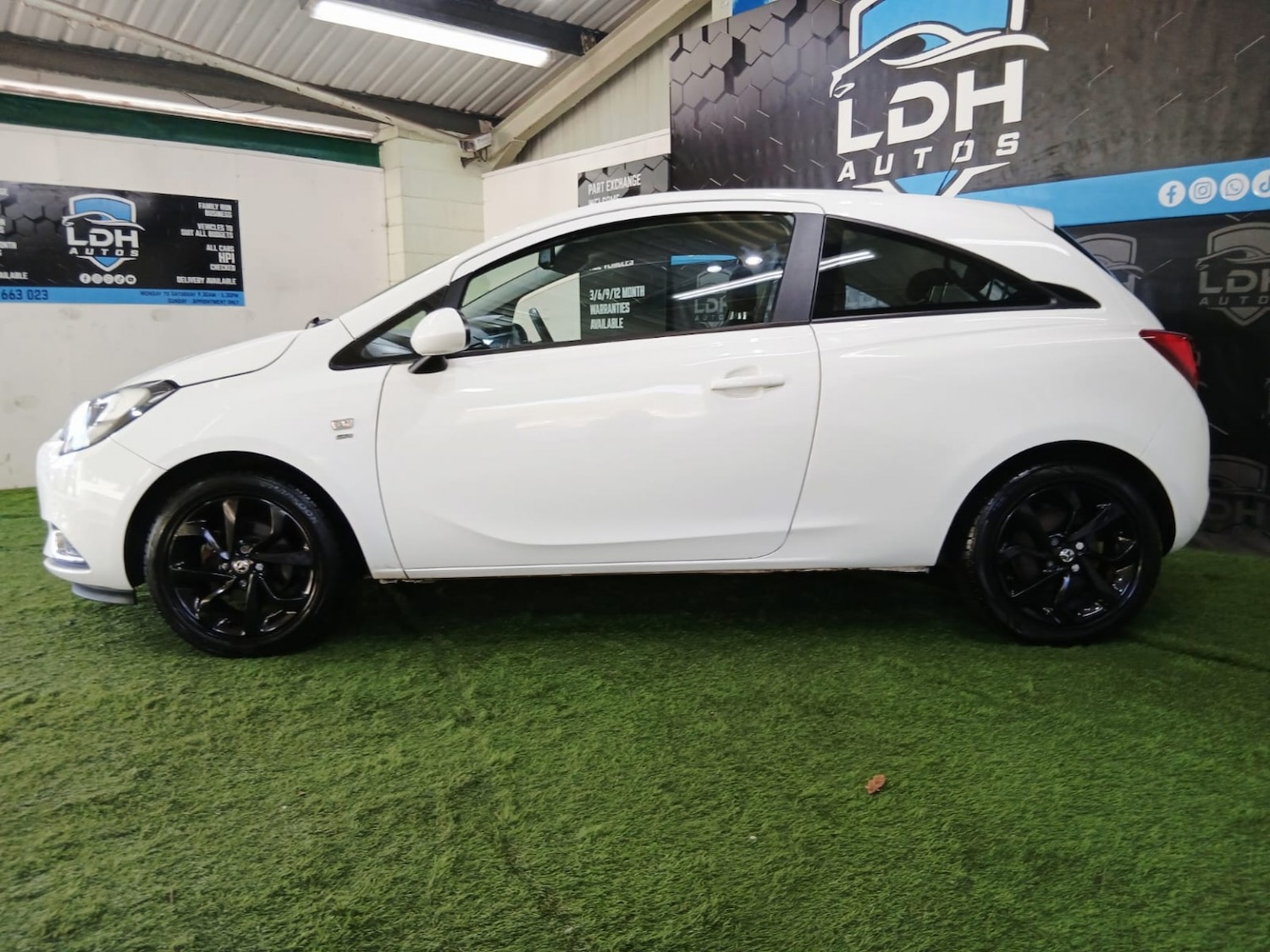 Used Vauxhall Corsa 2015 for sale - 77363615: Photo 2