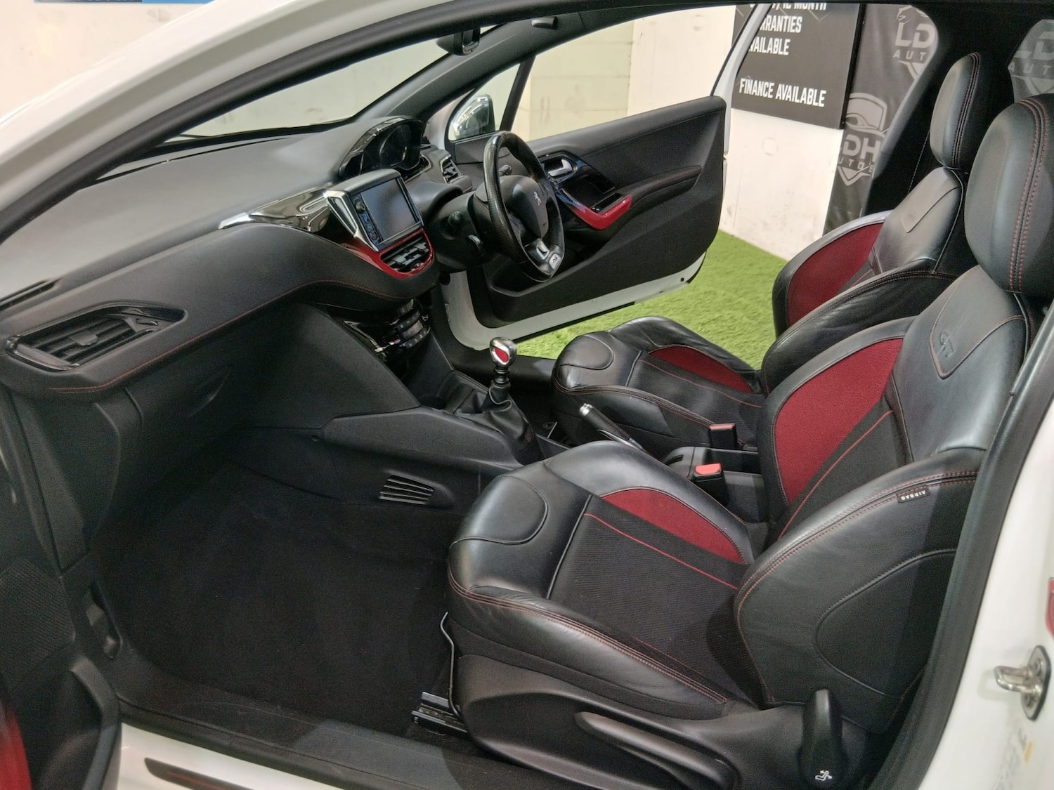 Used Peugeot 208 2014 for sale - 77844916: Photo 11