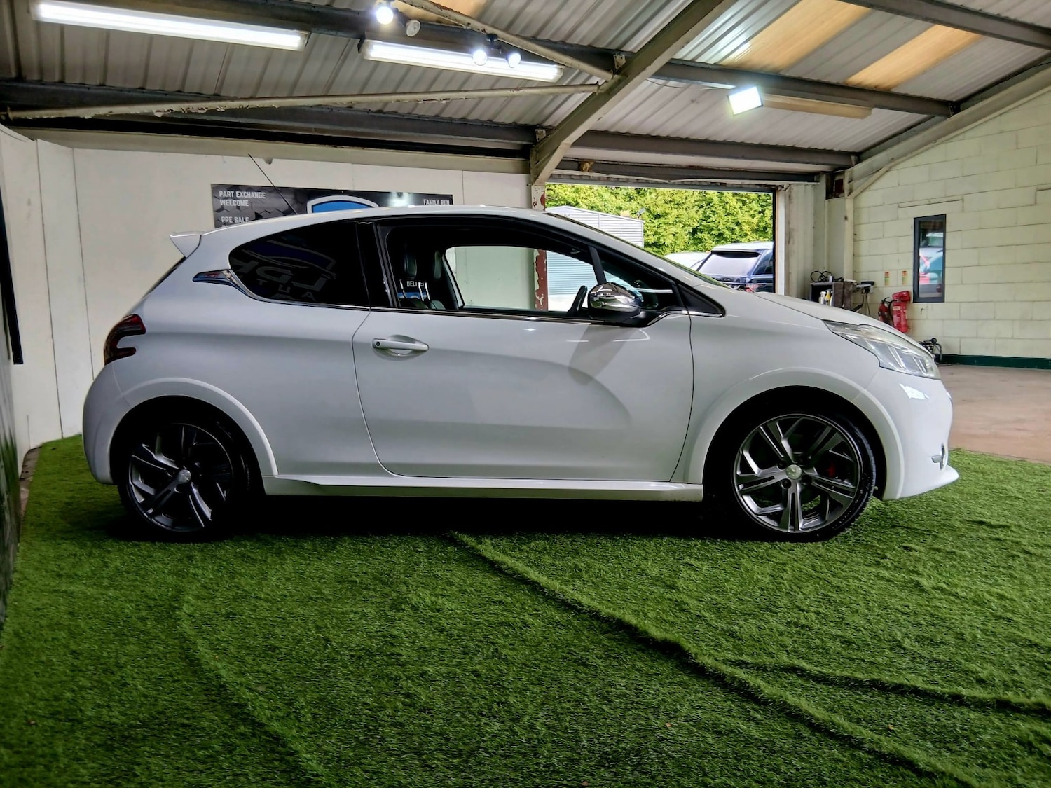 Used Peugeot 208 2014 for sale - 77844916: Photo 4