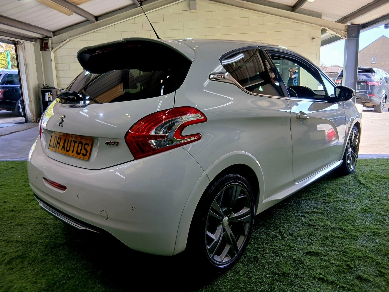 Used Peugeot 208 2014 for sale - 77844916: Photo 5