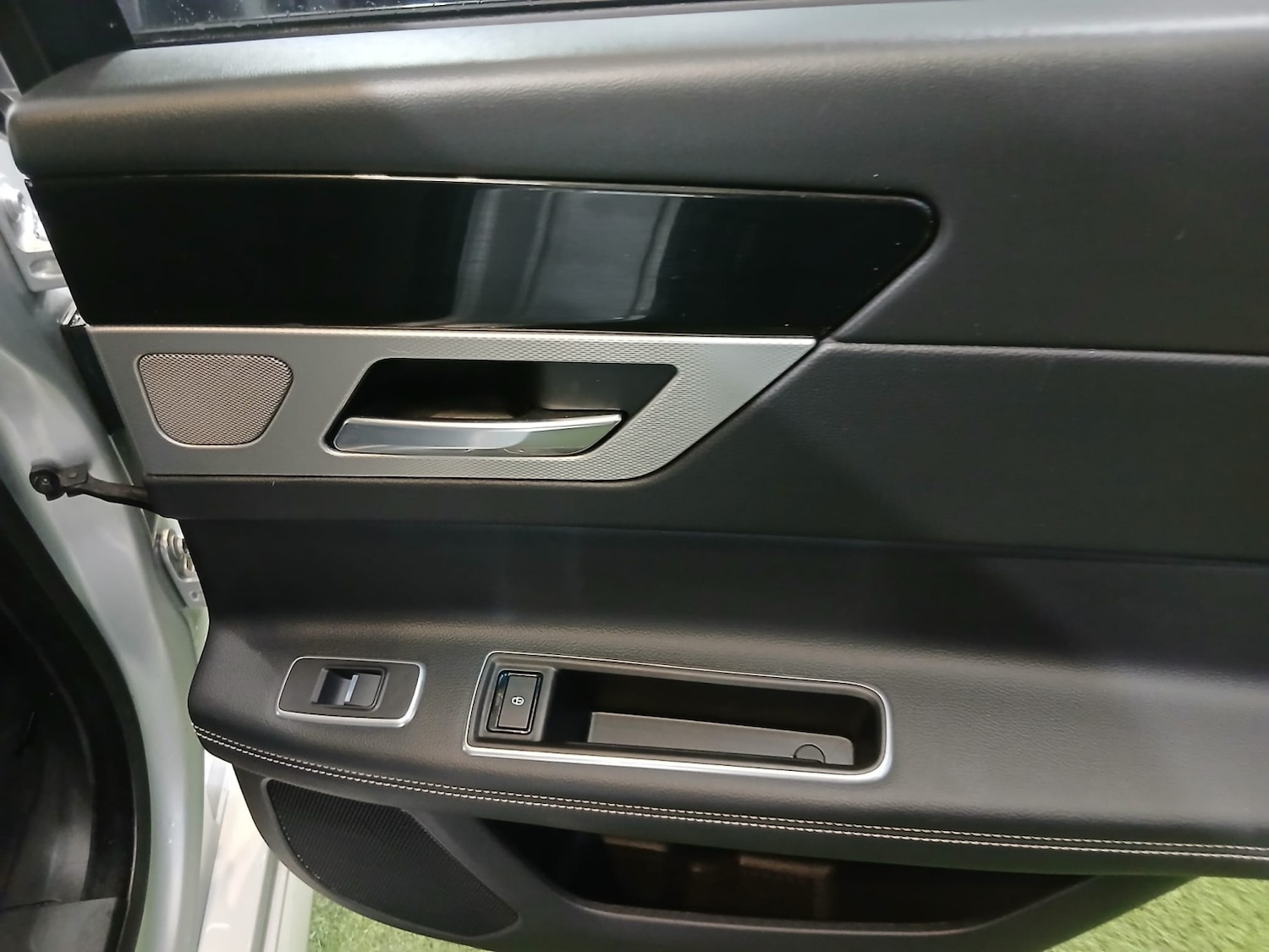 Used Jaguar XF 2016 for sale - 77528311: Photo 13