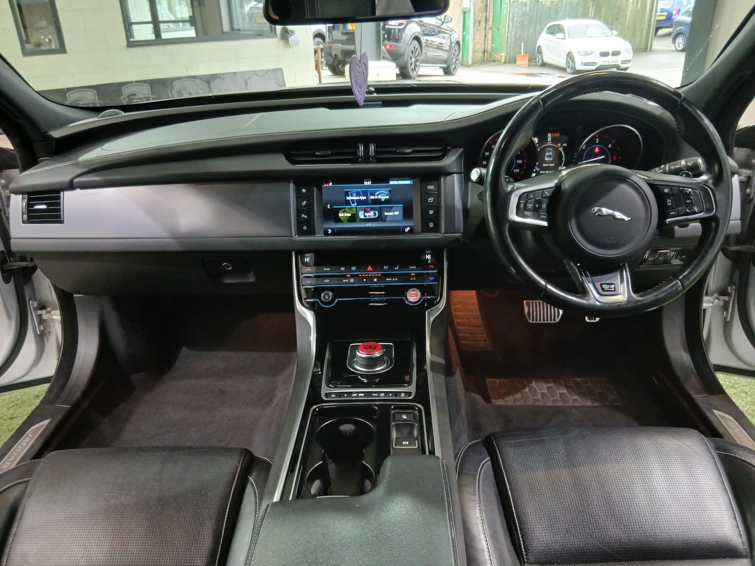 Used Jaguar XF 2016 for sale - 77528311: Photo 15