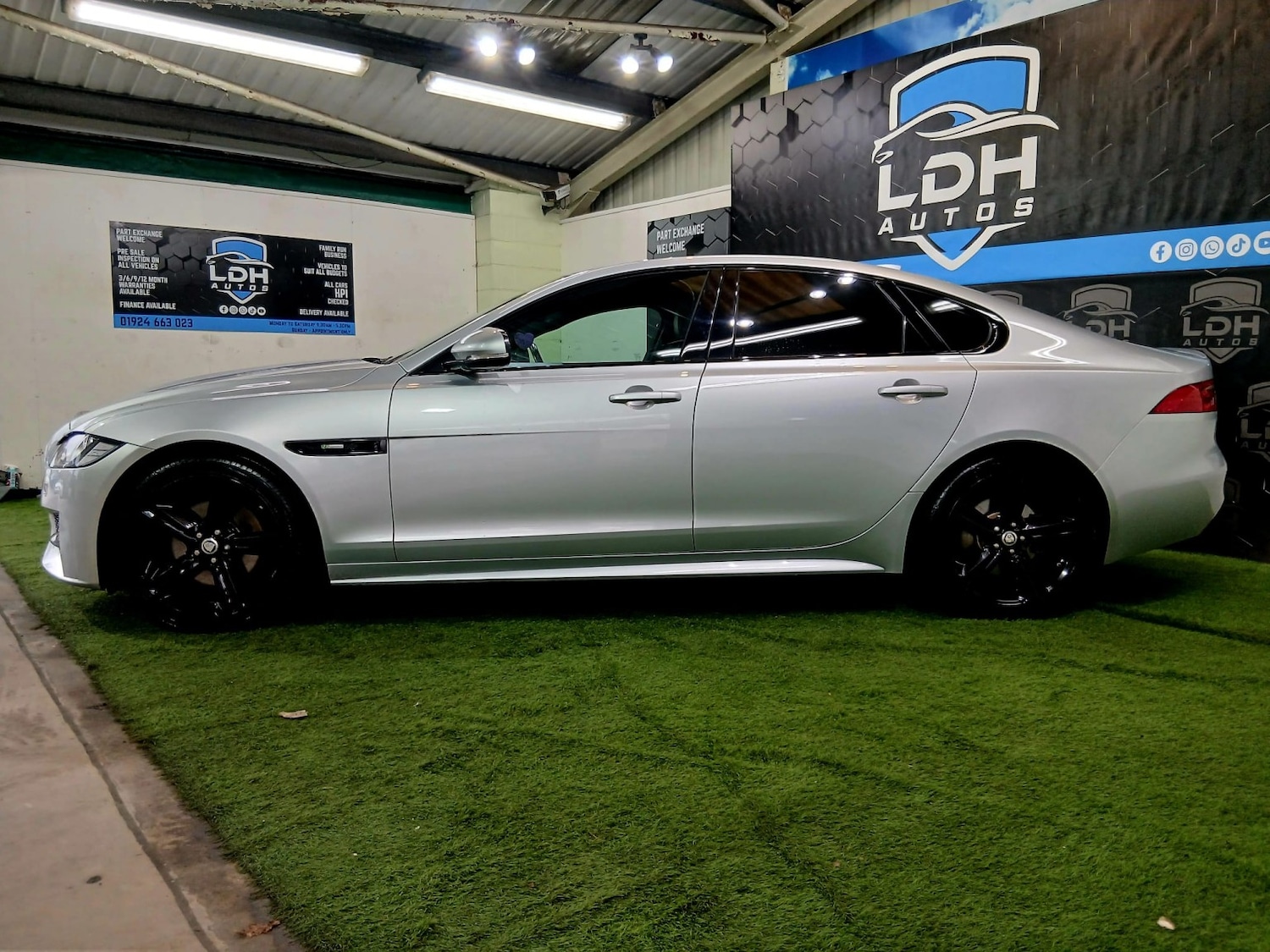 Used Jaguar XF 2016 for sale - 77528311: Photo 2