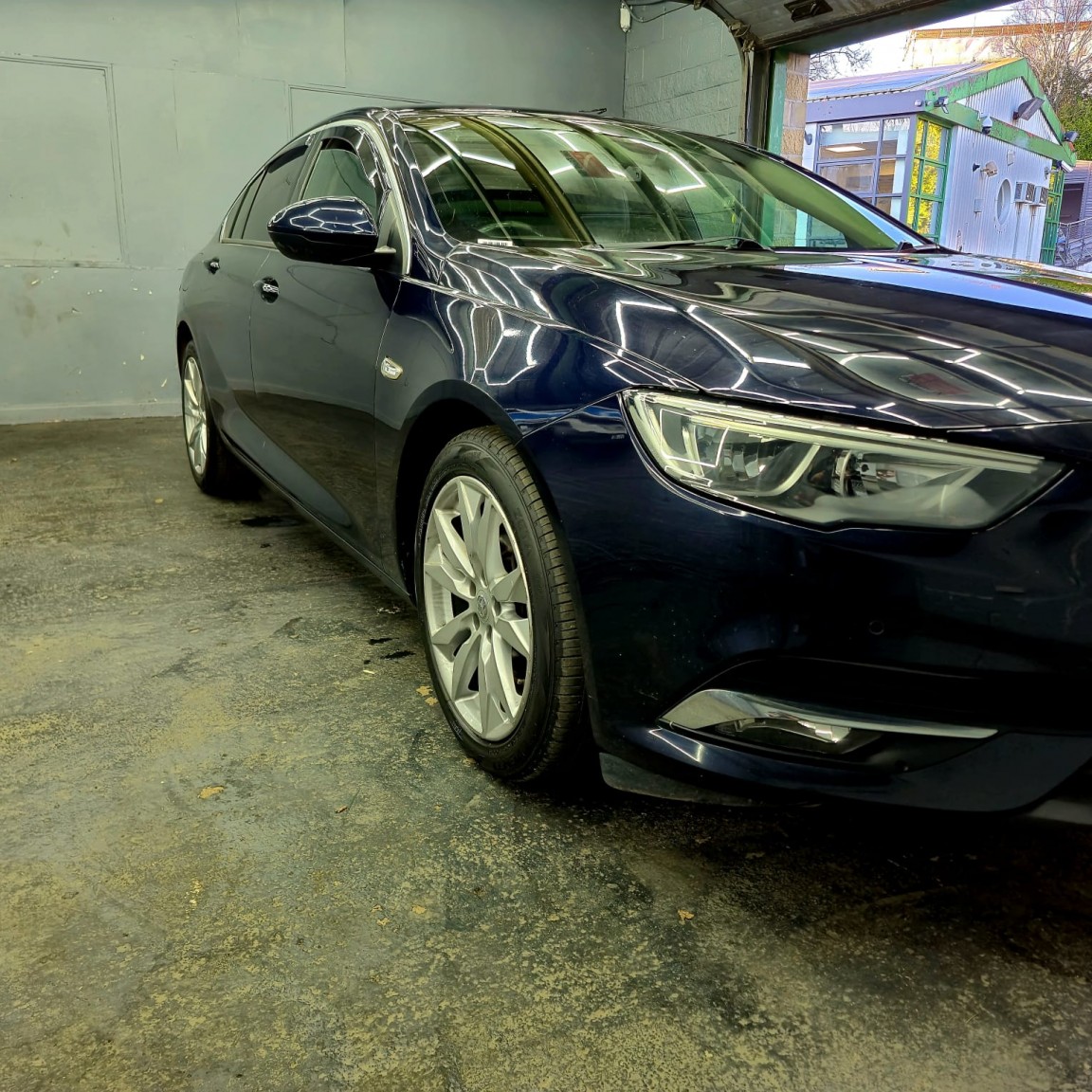 Used Vauxhall Insignia 2017 for sale - 77099893: Photo 2
