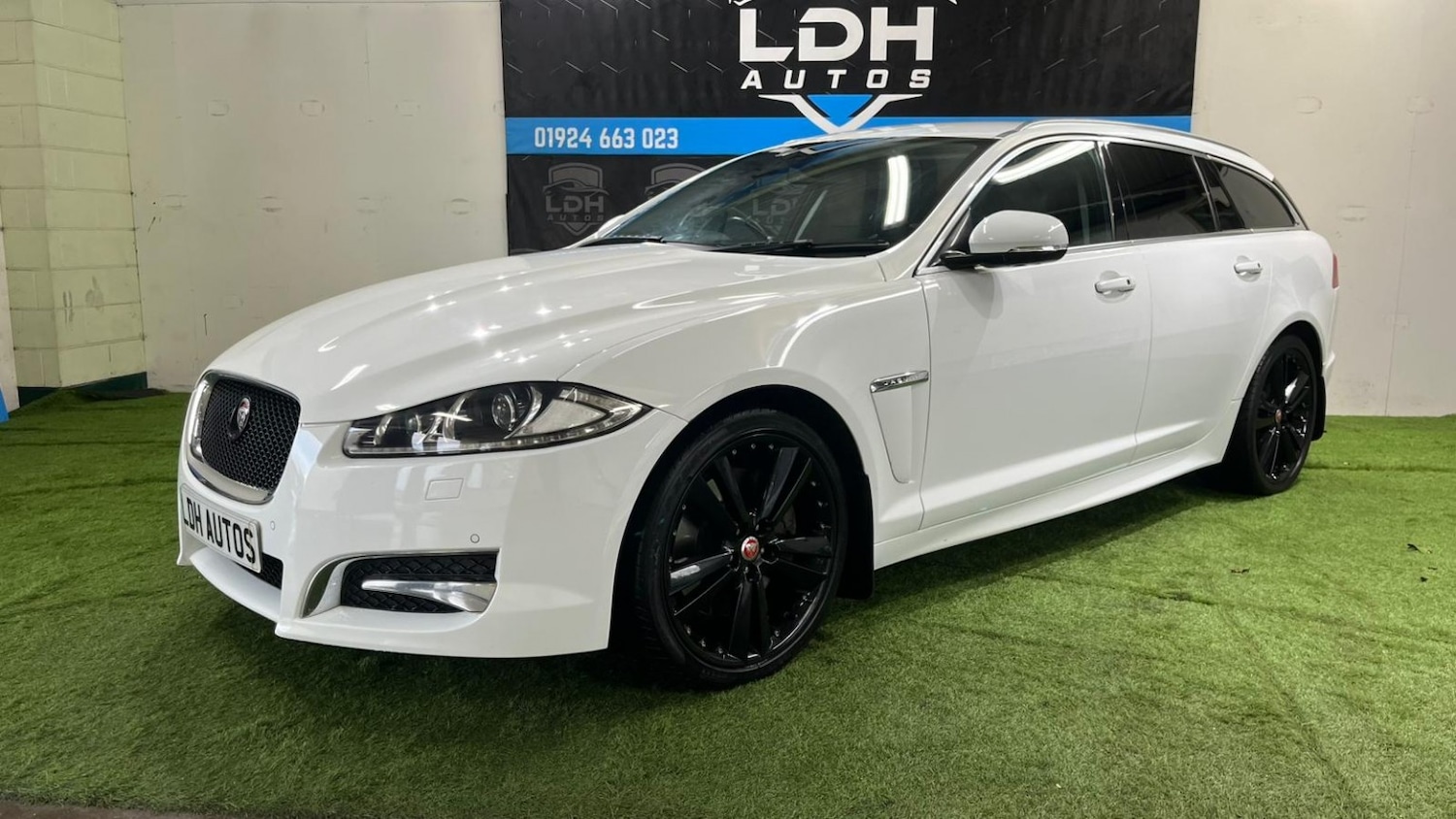 Used Jaguar XF 2014 for sale - 77179720: Photo 2
