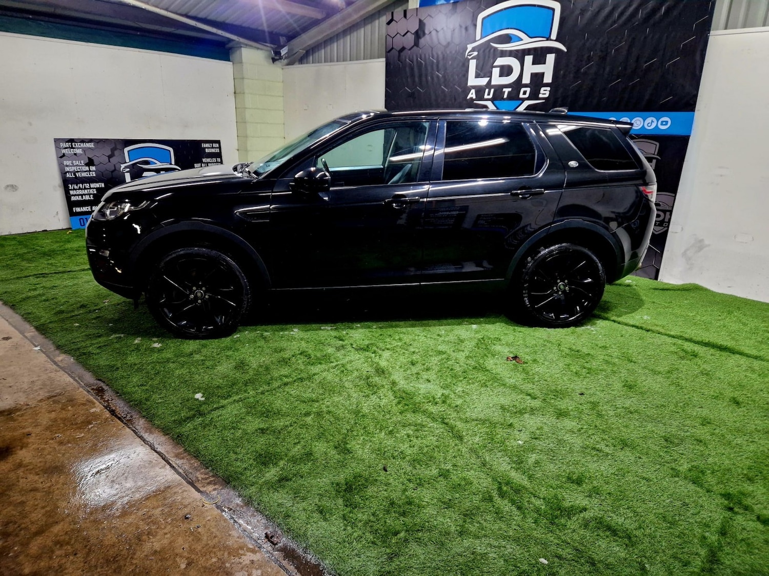 Used Land Rover Discovery Sport 2017 for sale - 77148205: Photo 2